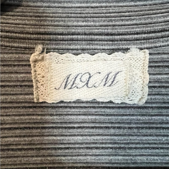 A Womens MXM top in size 3X. The stripes have sparkle throughout - Picture 3 of 7